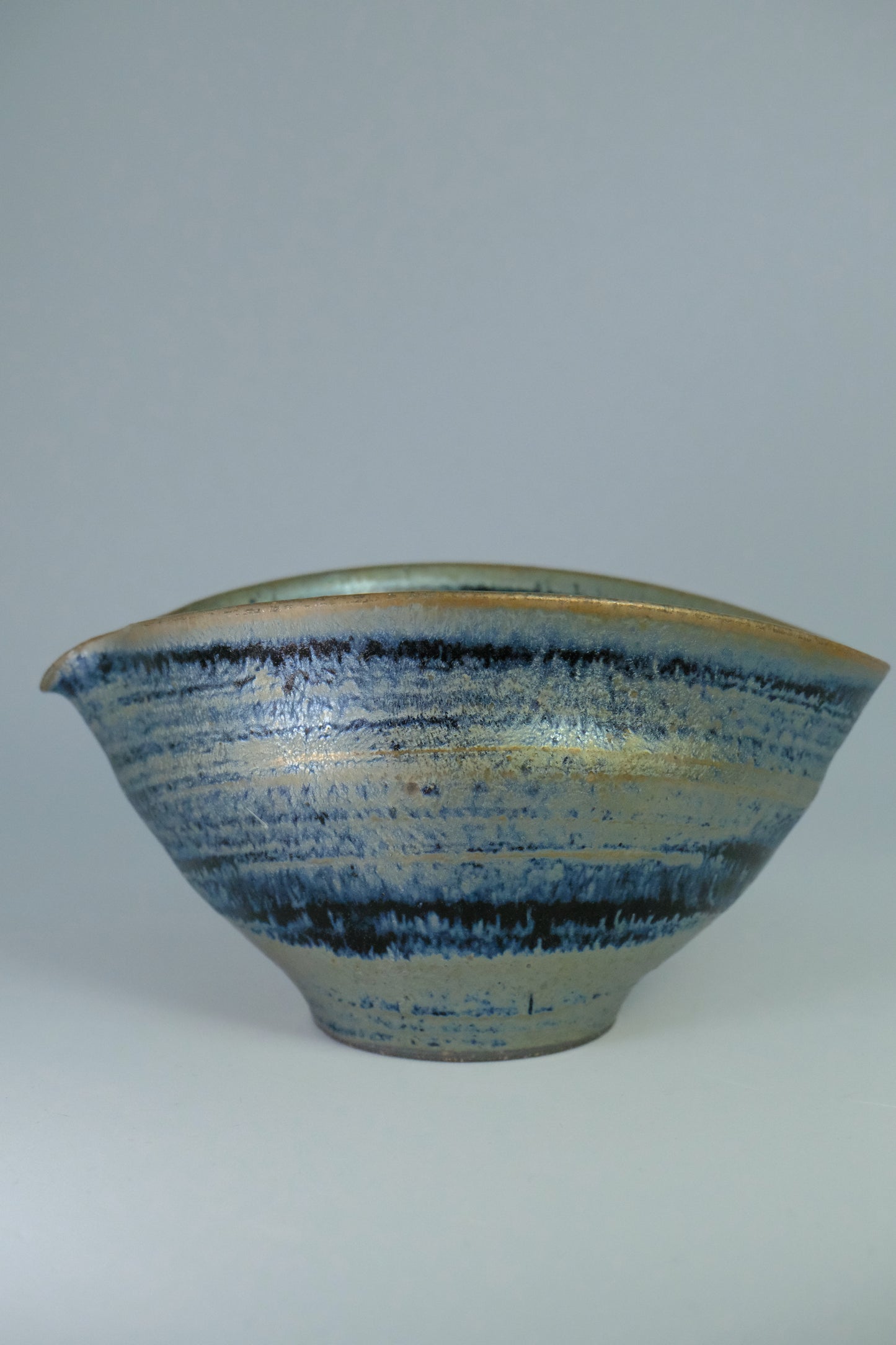 黑釉片口